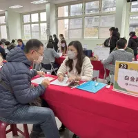 竹北就業中心3/26 (四) 舉辦「2026年新竹地區現場徵才活動」歡迎有求職或轉職需求的民眾踴躍參加。(圖/勞動力發展署桃竹苗分署提供) 竹北就業中心3/26 (四) 舉辦「2026年新竹地區現場徵才活動」歡迎有求職或轉職需求的民眾踴躍參加。(圖/勞動力發展署桃竹苗分署提供)