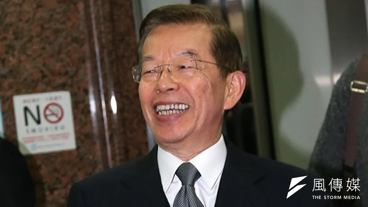 民進黨開春後第一次中常會,都要選黨主席的蘇謝兩人開玩笑過招。(吳逸驊攝)