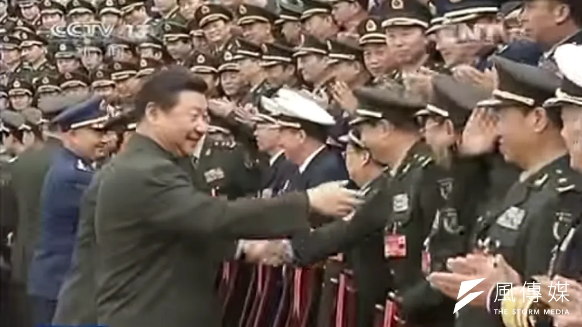 中國國家主席習近平召開新古田會議,掌握軍權,但中國還是沒走出軍政時代,槍桿子依舊領導政權。(截取自CCTV畫面)