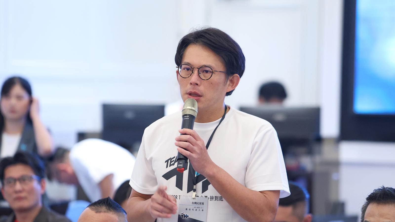 卓榮泰稱「預算被刪」不勘災 黃國昌轟:有錢輔選沒錢勘災,污辱公民智商