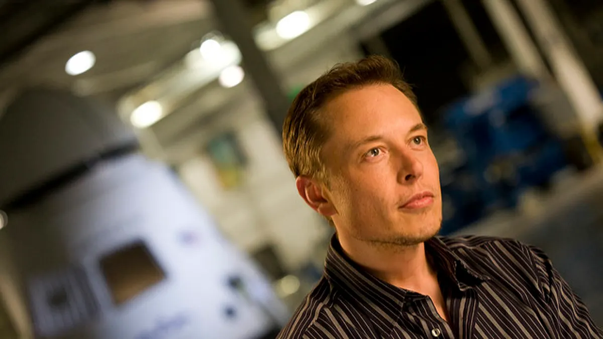 特斯拉CEO馬斯克(Elon Musk),近日將一台紅色特斯拉跑車送上太空引起熱議,而在他的太空夢之外,你又對他的人生了解多少?(圖/OnInnovation@flickr)