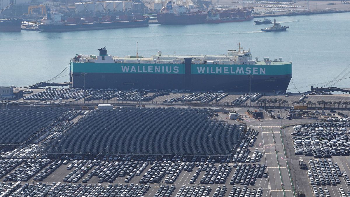 南韓蔚山港準備出口現代汽車的貨輪。(美聯社) 南韓蔚山港準備出口現代汽車的貨輪。(美聯社)