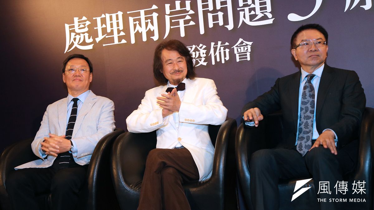 民進黨大老洪奇昌(右)遭新潮流除名,一個半公開的理由是他和台北論壇董事長蘇起(左)走太近。 (資料照片,吳逸驊攝) 民進黨大老洪奇昌(右)遭新潮流除名,一個半公開的理由是他和台北論壇董事長蘇起(左)走太近。 (資料照片,吳逸驊攝)