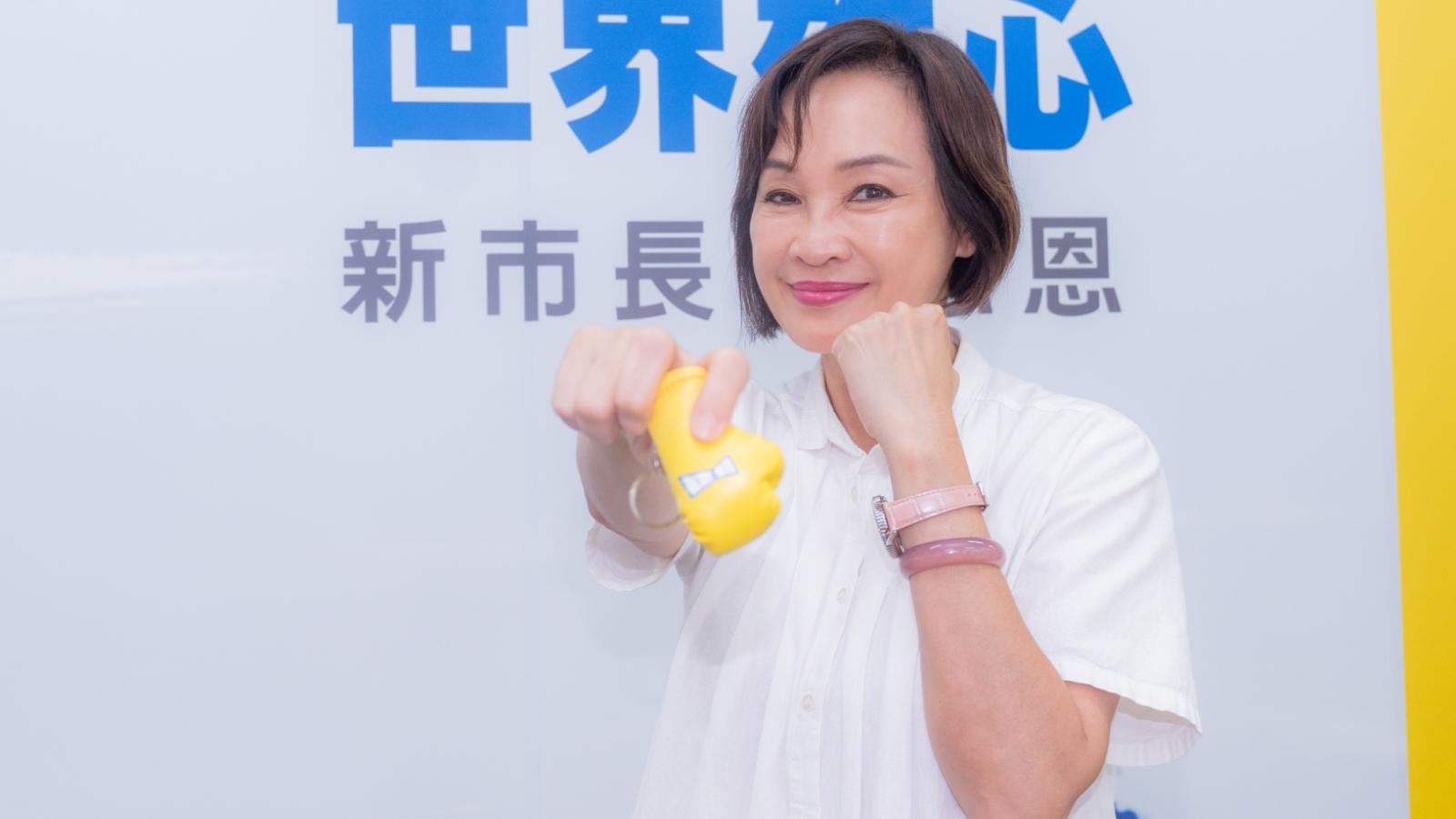 獨家》搭韓劇《鐵拳教育》熱潮!柯志恩推拳套鑰匙圈 送教師「捍衛教權」