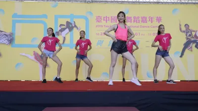 2019臺中國際舞蹈嘉年華記者會,劉真「與你為舞」暖場預備。(圖/台中市政府觀旅局提供)