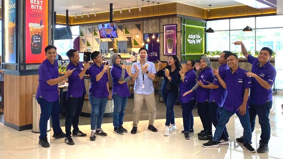 第三季起全球各地「Chatime日出茶太」門市幾乎都已恢復正常營業,適逢第三季為手搖茶飲最旺的一季,帶動六角旗下茶飲全品牌業績增溫。(圖/六角國際提供) 第三季起全球各地「Chatime日出茶太」門市幾乎都已恢復正常營業,適逢第三季為手搖茶飲最旺的一季,帶動六角旗下茶飲全品牌業績增溫。(圖/六角國際提供)