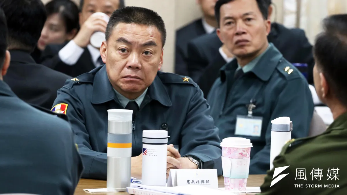 政務辦公室主任由訓練參謀次長鍾樹明(右)中將調任,訓練參謀次長則由陸軍裝訓部指揮官李兆明(左)少將升任。(蘇仲泓攝)