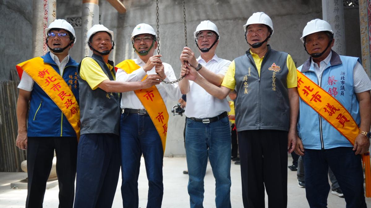 金山慈護宮重建迎上樑 侯友宜盼李四川接棒完成工程:延續地方文化命脈