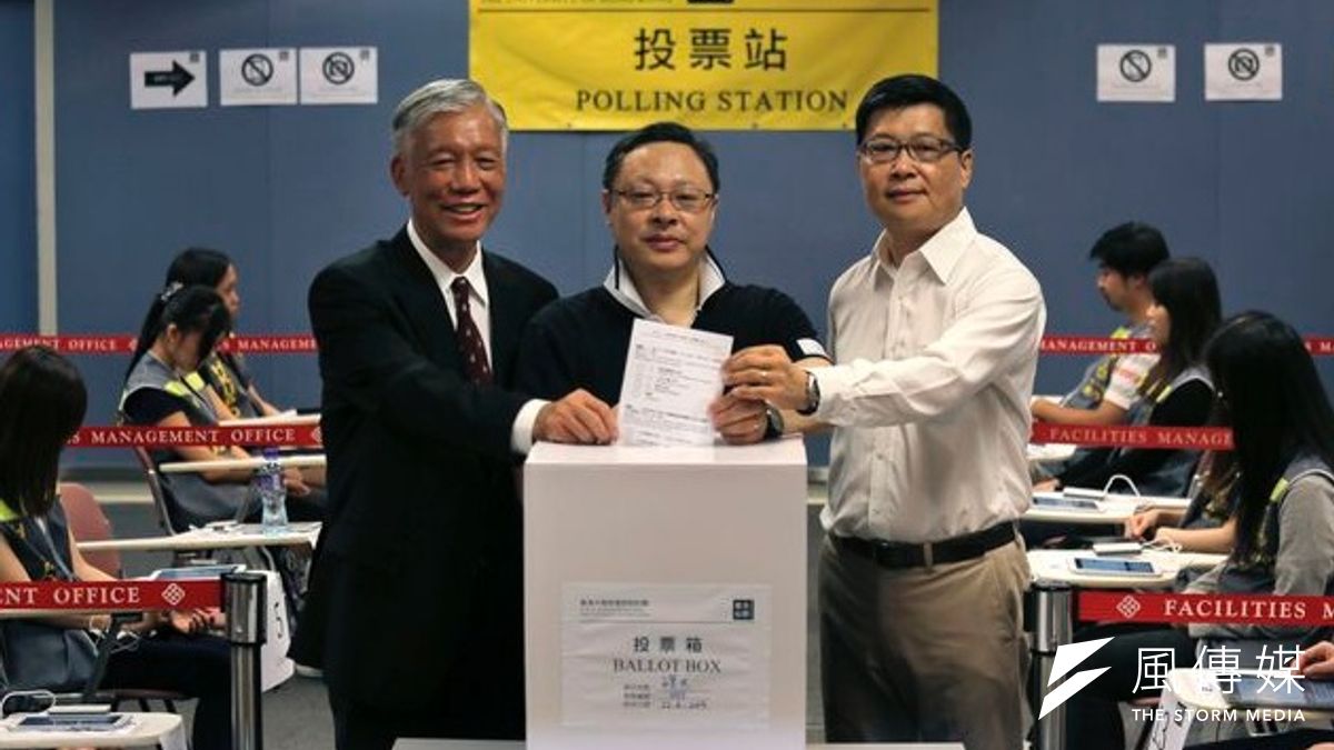 香港佔中全民投票29日結束,30開始計票,緊接著隔日就是七一遊行,然而港府口口聲聲依法辦事,卻未必真能落實。(美聯社) 香港佔中全民投票29日結束,30開始計票,緊接著隔日就是七一遊行,然而港府口口聲聲依法辦事,卻未必真能落實。(美聯社)