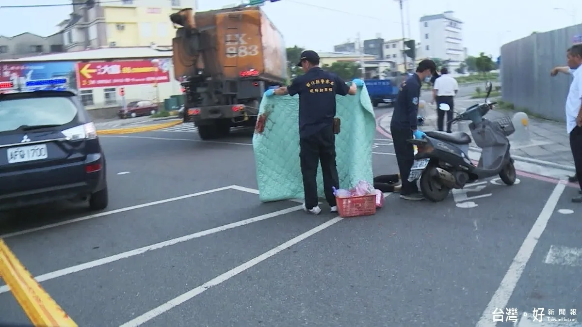 又是「內輪差」惹禍! 老婦遭飼料車輾爆頭
