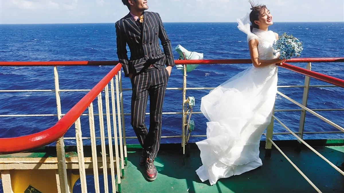 中國推廣西沙群島旅遊,主打海島風婚紗攝影。(取自網路)