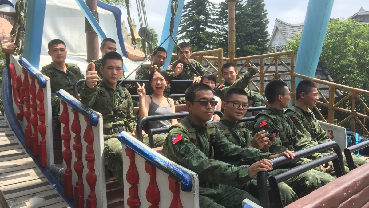 迎接九三軍人節,以及九二八教師節,六福村向國軍及教師們致敬,9月期間推出專屬限定優惠199元(原價999元)。(六福村提供)