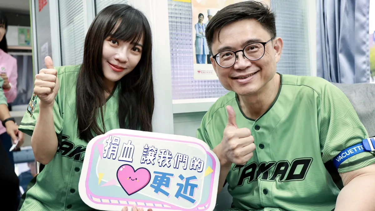 民進黨高雄市黨部主委、立委黃捷、高雄市長候選人賴瑞隆,在血庫存量吃緊之際站出來,號召社會各界捲起袖子、捐出熱血。(圖/民進黨高雄市黨部提供)
