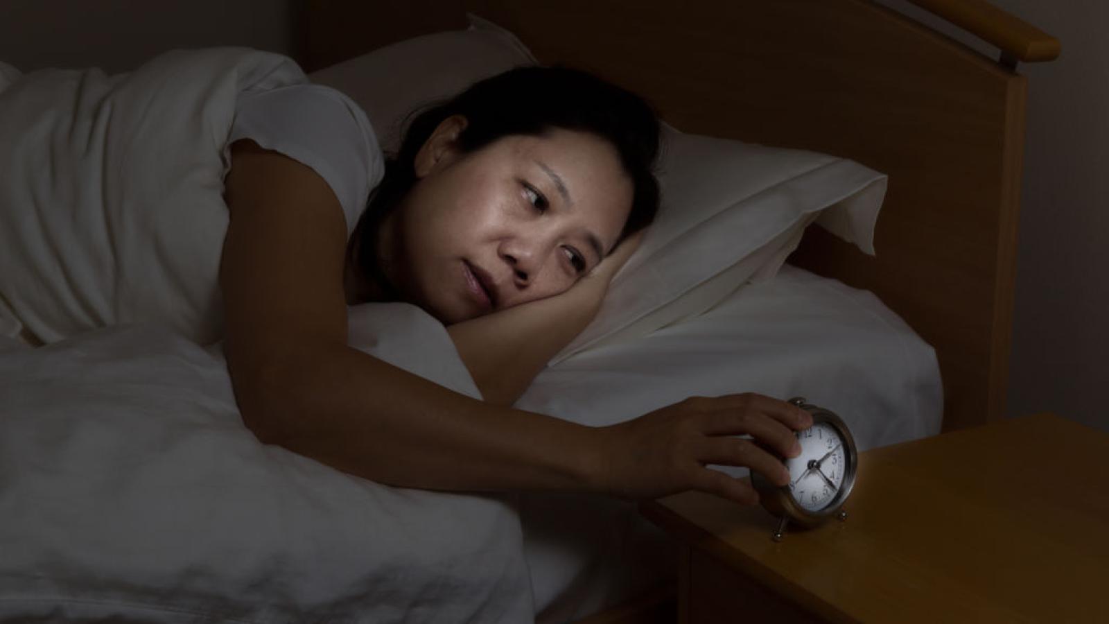 每天一定要睡滿8小時?科學家推算「最佳睡眠時間」:其實你不必睡那麼久