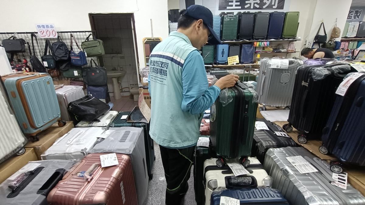 暑假出遊採買注意!新北抽查316件旅遊用品 66件標示不合格全數下架改善