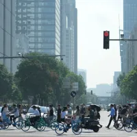 中国国務院が公布した出入国管理規定。中国政府は、中国国民の海外での安全を保障することが目的だと説明している。写真はイメージ。(資料写真/AP通信) 中国国務院が公布した出入国管理規定。中国政府は、中国国民の海外での安全を保障することが目的だと説明している。写真はイメージ。(資料写真/AP通信)