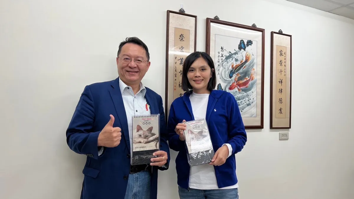 民眾黨高雄市黨部副主委的劉家榮律師,呼籲民眾黨支持者在左營、楠梓區域立委票投李眉蓁,達成下架民進黨的目標 。(圖/李眉蓁競總提供)
