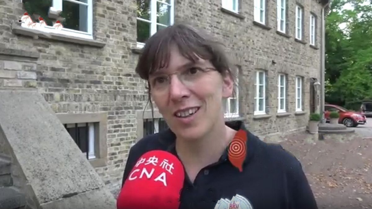 吉斯說,德國幾乎沒有地震,921的任務讓她第一次意識到,原來搜救犬在震後的瓦礫可以發揮這麼大的用處。(圖/取自網路) 吉斯說,德國幾乎沒有地震,921的任務讓她第一次意識到,原來搜救犬在震後的瓦礫可以發揮這麼大的用處。(圖/取自網路)