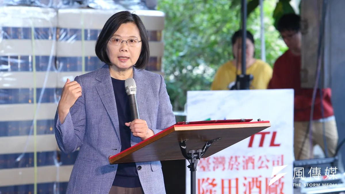 總統府聲明表示,近日疑似來自境外之假造消息肆行,對國家安全與防疫工作造成威脅,政府除全力澄清與查辦之外,也呼籲社會大眾務必提高警覺。圖為總統蔡英文。(資料照,顏麟宇攝)