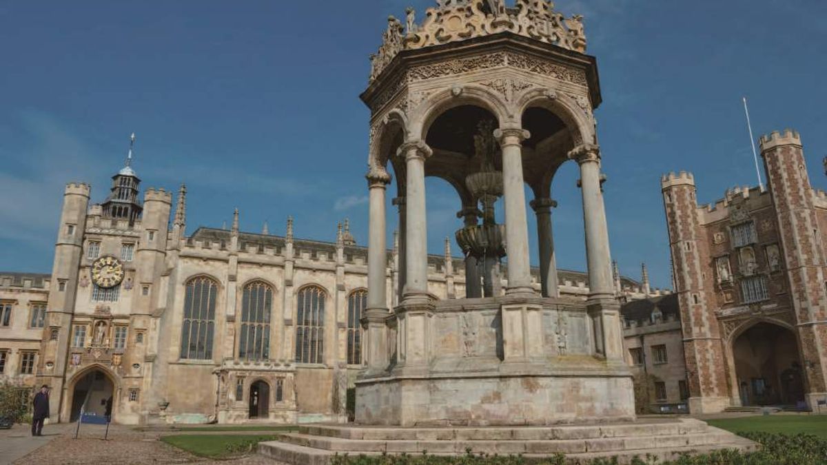 大詩人拜倫曾經牽了頭熊到三一學院方庭的六角噴水池喝水。(照片提供/Harry Hsu) 大詩人拜倫曾經牽了頭熊到三一學院方庭的六角噴水池喝水。(照片提供/Harry Hsu)