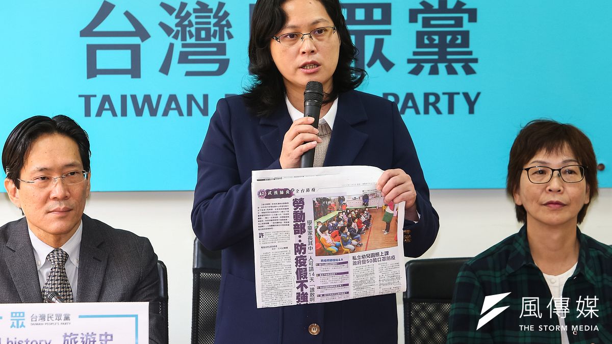 民眾黨總召賴香伶(中)、立委張其祿、蔡壁如3日召開「口罩之亂如何解?發送通道最重要」記者會。(顏麟宇攝) 民眾黨總召賴香伶(中)、立委張其祿、蔡壁如3日召開「口罩之亂如何解?發送通道最重要」記者會。(顏麟宇攝)