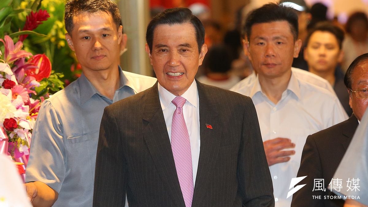 針對殺害港女的兇嫌陳同佳欲來台投案一事,前總統馬英九(中)23日表示,政府決定接受陳同佳來台投案是正確決定。(資料照,顏麟宇攝) 針對殺害港女的兇嫌陳同佳欲來台投案一事,前總統馬英九(中)23日表示,政府決定接受陳同佳來台投案是正確決定。(資料照,顏麟宇攝)