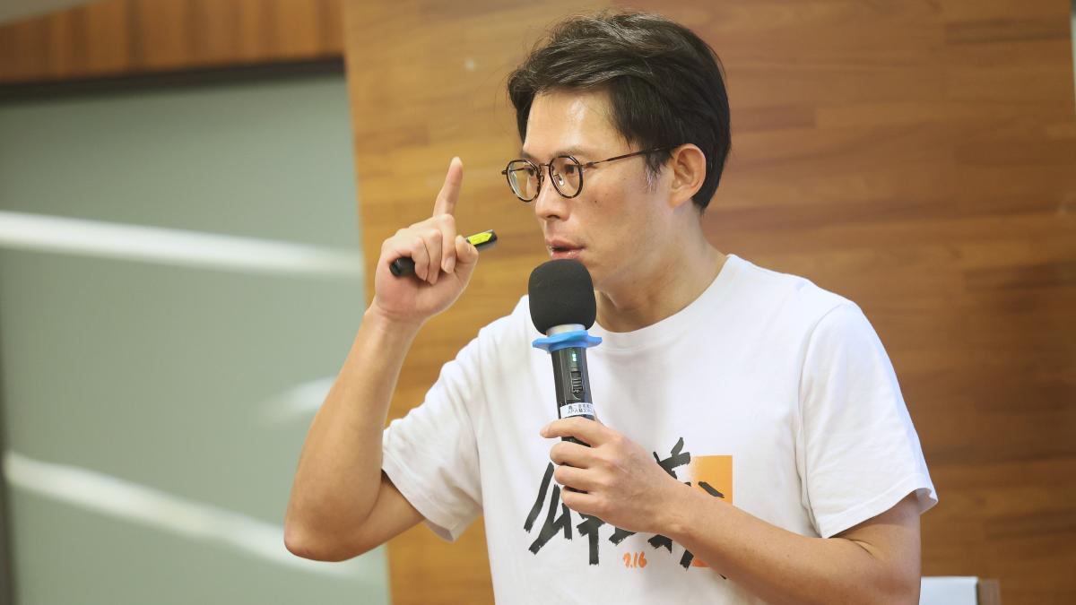 爆梁文傑昔赴雙城論壇醉倒飯店大廳 黃國昌酸:還要國台辦照顧