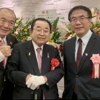 市長黃偉哲與日本眾議員田中和德(中)及陳銘俊處長(左)合影(圖/台南市政府提供) 市長黃偉哲與日本眾議員田中和德(中)及陳銘俊處長(左)合影(圖/台南市政府提供)
