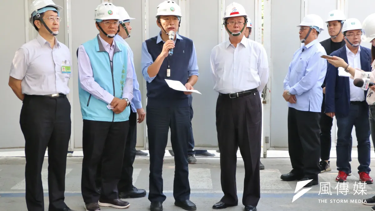 高雄市長韓國瑜率領勞工局、勞檢處,前往「高齡整合長期照護中心新建工程」進行春安檢查。(圖/徐炳文攝)