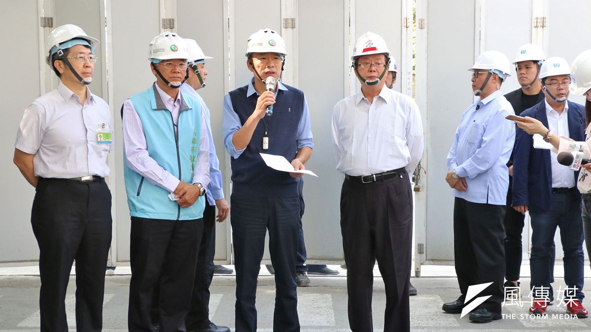 高雄市長韓國瑜率領勞工局、勞檢處,前往「高齡整合長期照護中心新建工程」進行春安檢查。(圖/徐炳文攝) 高雄市長韓國瑜率領勞工局、勞檢處,前往「高齡整合長期照護中心新建工程」進行春安檢查。(圖/徐炳文攝)