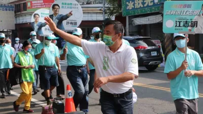 嘉義大林區縣議員江志明疑施壓台鐵站務員,引發網友留言批評。(資料照,取自江志明臉書)
