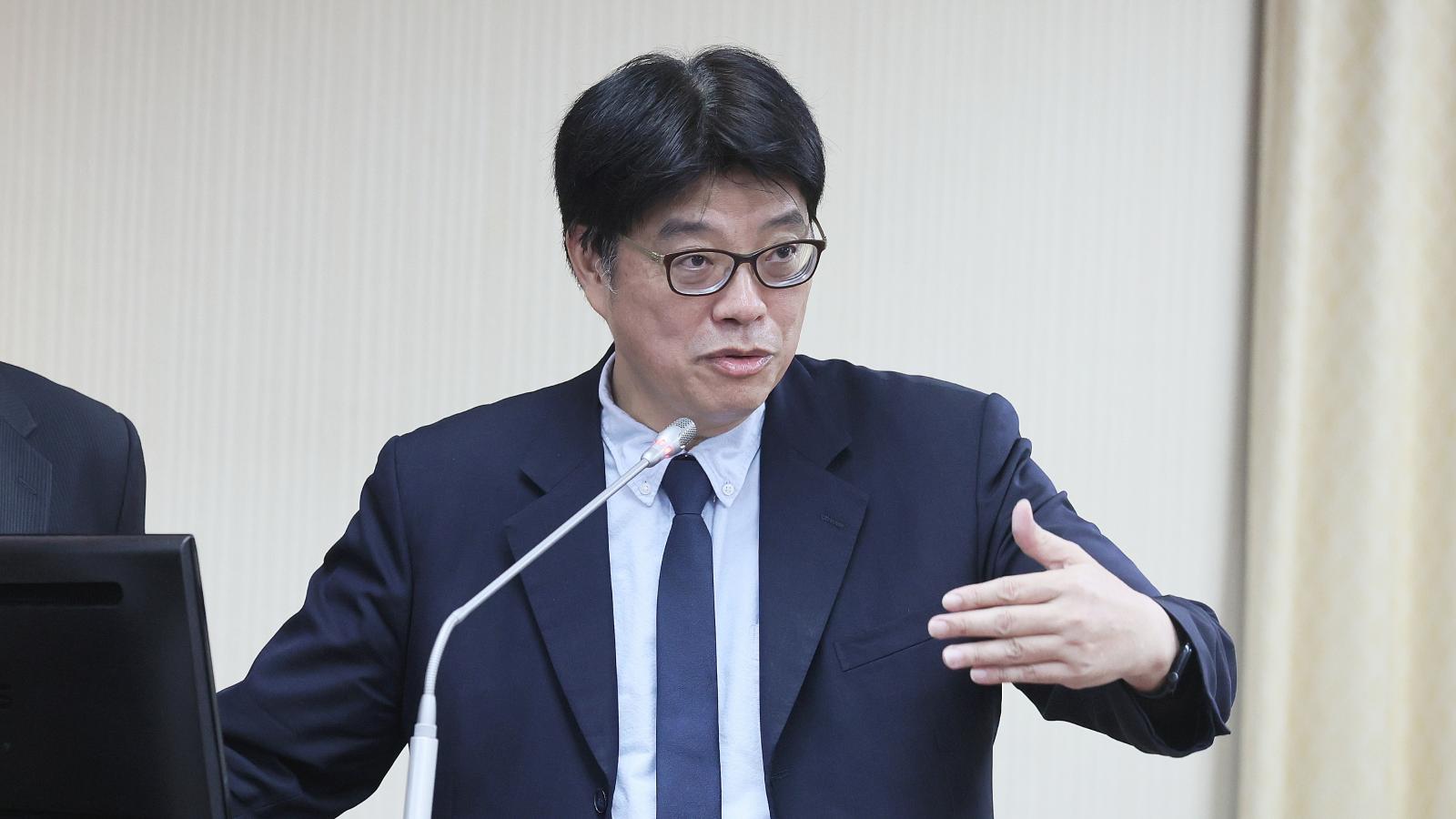 水果賣大陸犯天條,新潮流訪陸就可以?王鴻薇逼問綠營大老為何能穿梭兩岸,邱垂正態度曝光