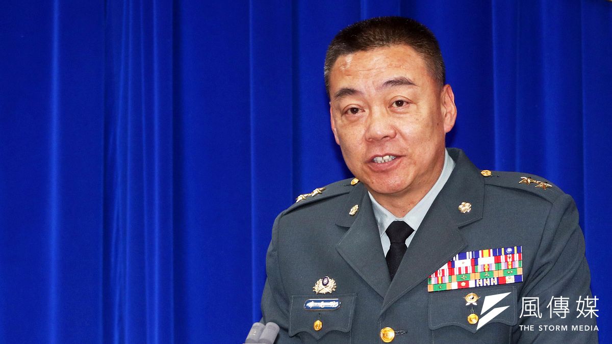 針對空軍多架次F-16戰機在東部海域執行對海攻擊演練,訓練次長李兆明中將(見圖)30日列席國防部記者會進行說明。(蘇仲泓) 針對空軍多架次F-16戰機在東部海域執行對海攻擊演練,訓練次長李兆明中將(見圖)30日列席國防部記者會進行說明。(蘇仲泓)