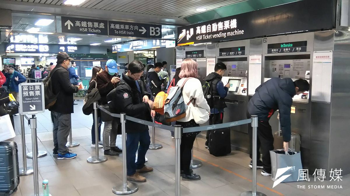 台灣高鐵8日宣布,今年第一季起將推出AI語音辨識訂票服務系統,讓民眾在手機APP上就可以全程用語音完成訂票與取票。示意圖。(資料照,蔡亦寧攝) 台灣高鐵8日宣布,今年第一季起將推出AI語音辨識訂票服務系統,讓民眾在手機APP上就可以全程用語音完成訂票與取票。示意圖。(資料照,蔡亦寧攝)