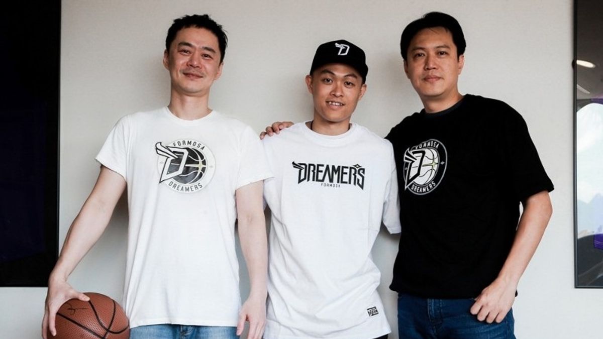 李學林(中)加盟ABL寶島夢想家。 (圖由寶島夢想家提供) 李學林(中)加盟ABL寶島夢想家。 (圖由寶島夢想家提供)
