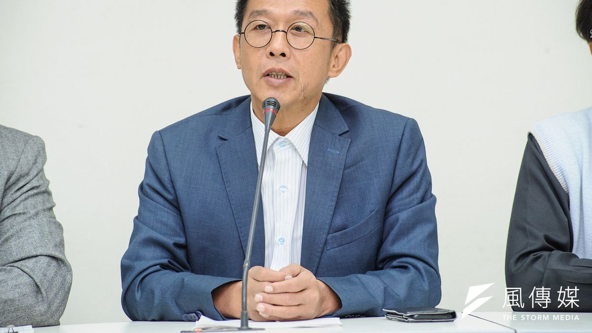 民進黨推行政院秘書長卓榮泰為黨主席人選,新系大老吳乃仁決定退黨,同黨立委許智傑盼吳乃仁能繼續帶領黨。(資料照,甘岱民攝) 民進黨推行政院秘書長卓榮泰為黨主席人選,新系大老吳乃仁決定退黨,同黨立委許智傑盼吳乃仁能繼續帶領黨。(資料照,甘岱民攝)