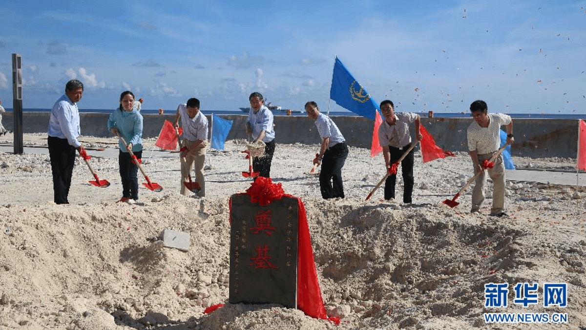 南沙群島華陽礁的燈塔開工儀式。(新華社) 南沙群島華陽礁的燈塔開工儀式。(新華社)
