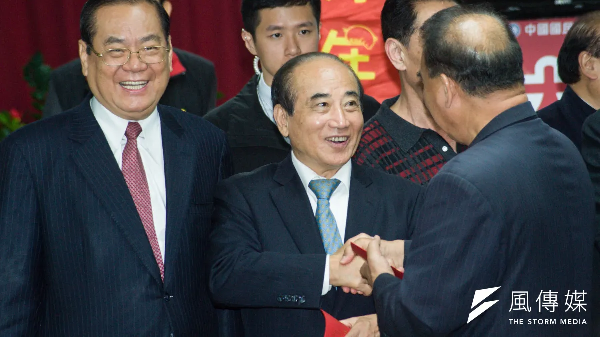 20190211-國民黨新春團拜,秘書長曾永權與前立法院長王金平。(甘岱民攝)