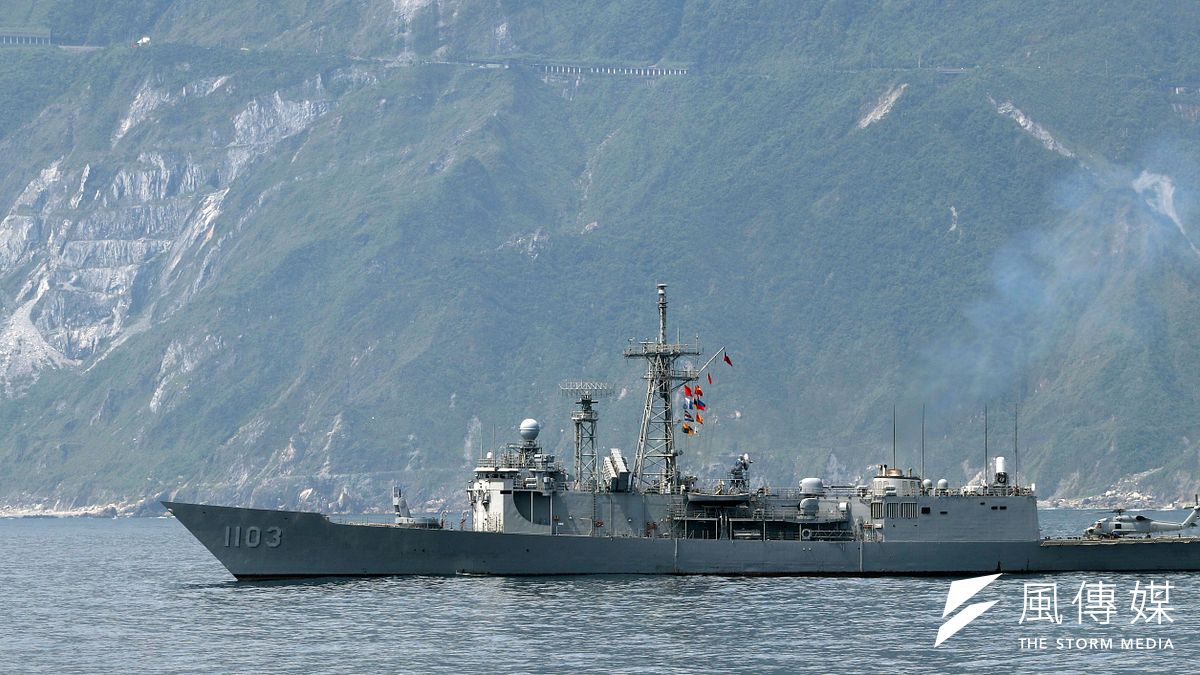 圖為我國正執行演訓任務的成功級「鄭和」軍艦。(蘇仲泓攝) 圖為我國正執行演訓任務的成功級「鄭和」軍艦。(蘇仲泓攝)