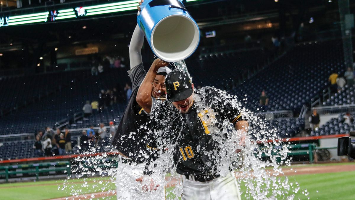 海盜在9局下半連下3分完成逆轉,也讓王維中收下本季第2勝。 (美聯社) 海盜在9局下半連下3分完成逆轉,也讓王維中收下本季第2勝。 (美聯社)