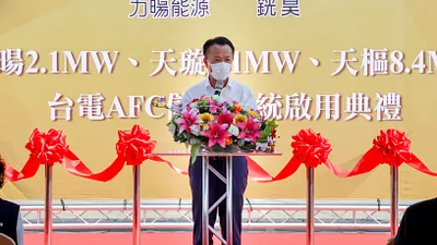 台電 AFC 儲能案場舉行啟用儀式,嘉義縣長翁章梁前往剪綵。(圖/嘉義縣政府提供)