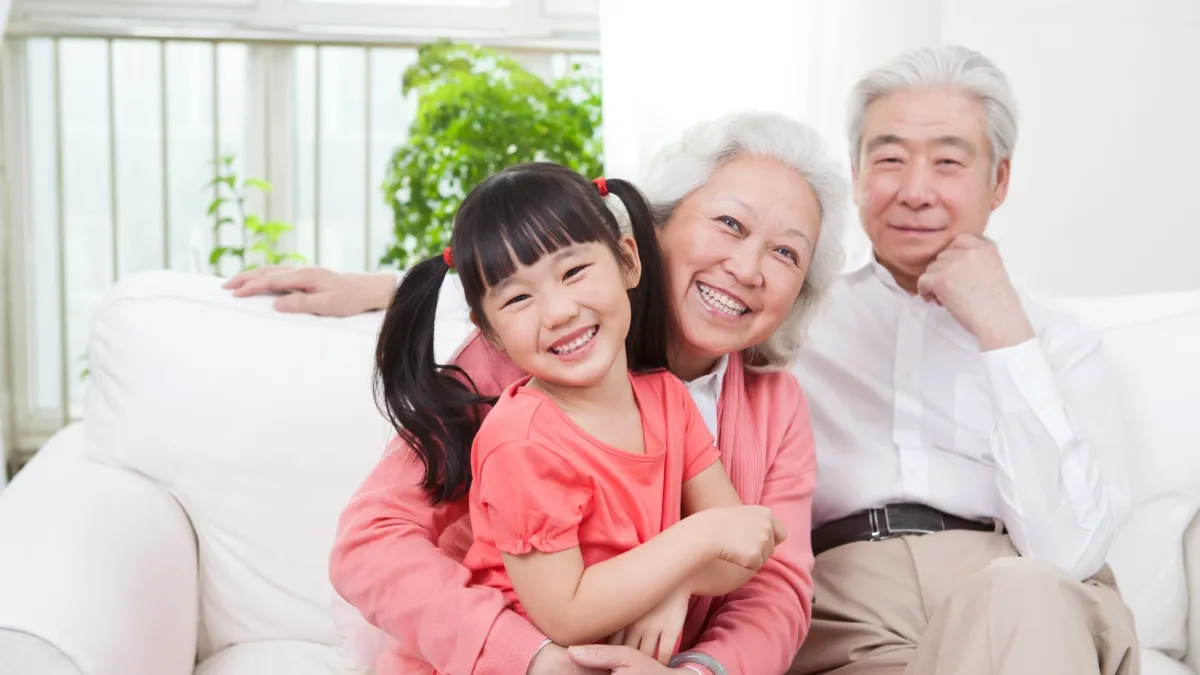 送父母最實在的心意 傳統滋補新潮喝法。(圖/白鶴生醫提供)