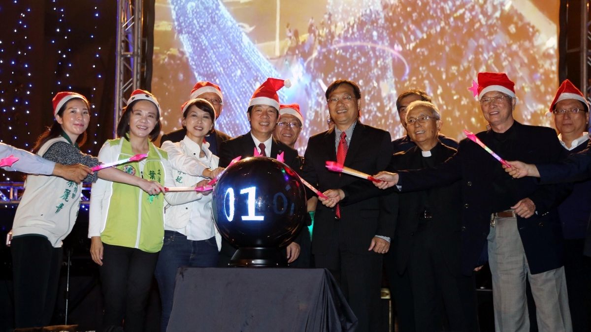 台南銀河聖誕節 賴清德點亮15公尺聖誕樹 台南銀河聖誕節 賴清德點亮15公尺聖誕樹