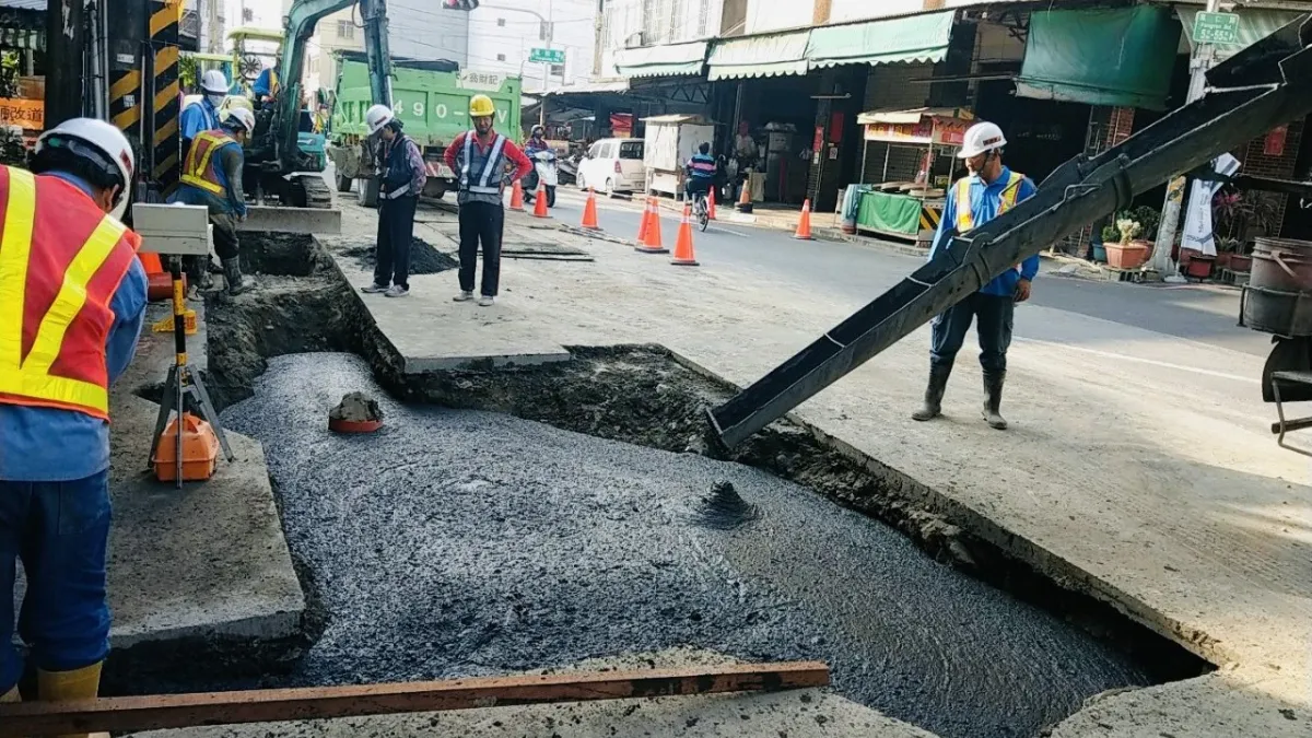底渣再利用於道路基底層。(圖/高雄市環保局提供)