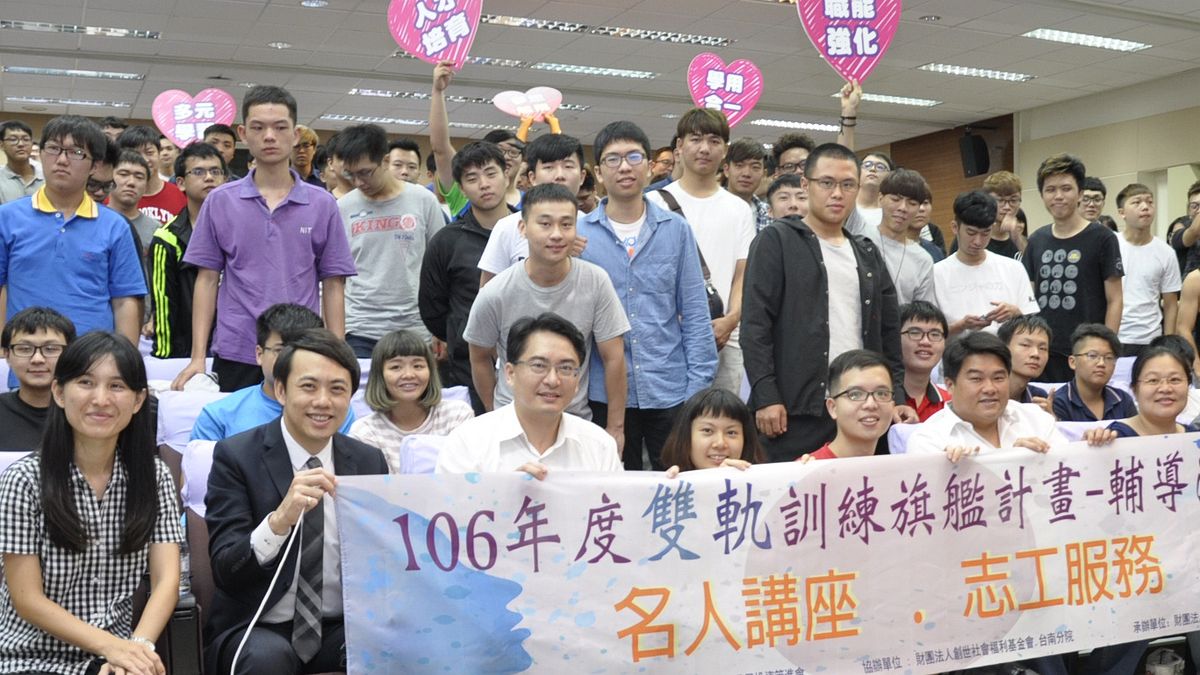 呂捷幽默開講 勉學生「靠閱讀擺脫魯蛇人生」 呂捷幽默開講 勉學生「靠閱讀擺脫魯蛇人生」