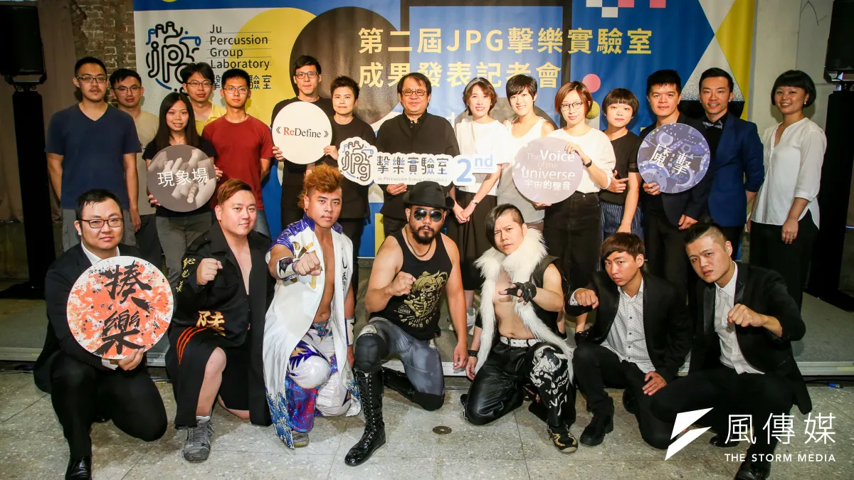 JPG擊樂實驗室9日舉辦第二屆學員成果發表會,5組新銳音樂家團隊中,有人結合塔羅牌、有人玩起魔術秀,還有人結合尖端科技,甚至有人一路「打」上摔角擂台。(陳明仁攝)