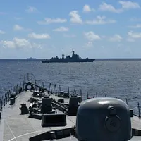 中国海軍の山東号を中心とする空母戦闘群。(資料写真、AP通信) 中国海軍の山東号を中心とする空母戦闘群。(資料写真、AP通信)
