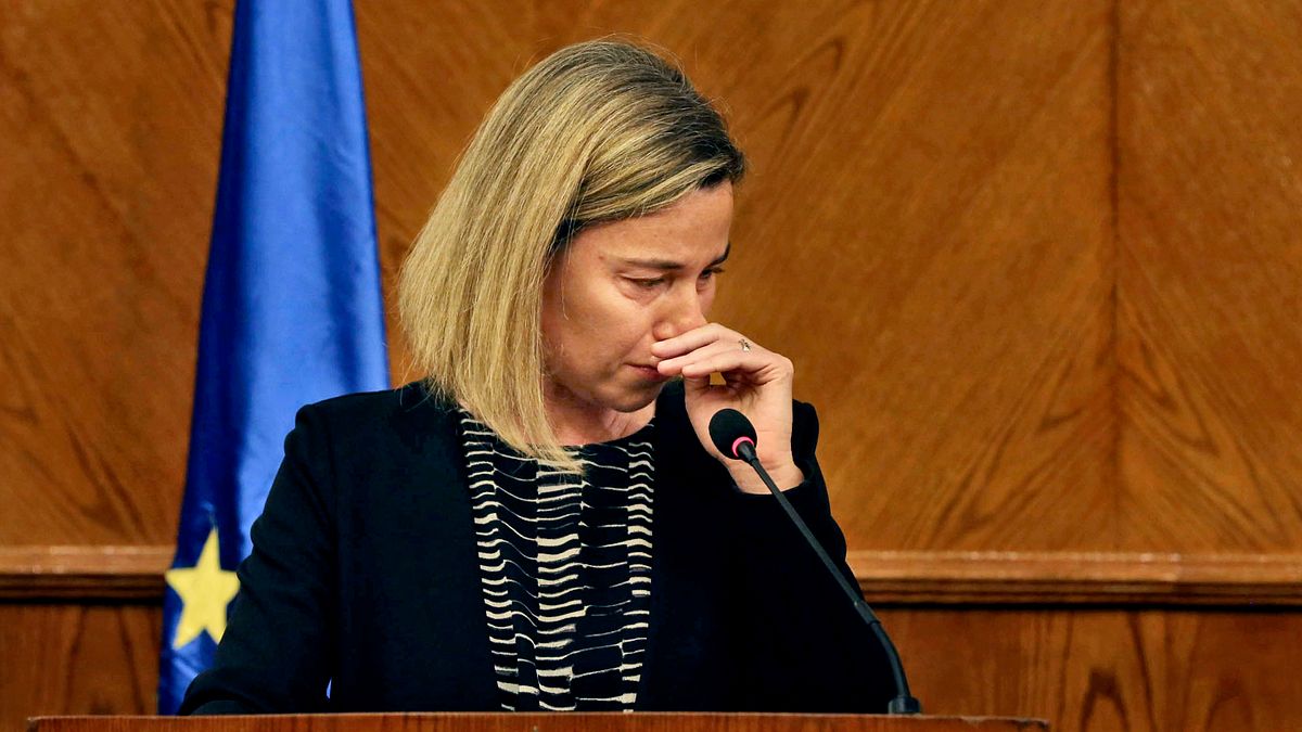 比利時首都布魯塞爾22日慘遭恐怖攻擊,歐盟外交事務專員茉格里尼(Federica Mogherini)在記者會上悲從中來。(美聯社) 比利時首都布魯塞爾22日慘遭恐怖攻擊,歐盟外交事務專員茉格里尼(Federica Mogherini)在記者會上悲從中來。(美聯社)