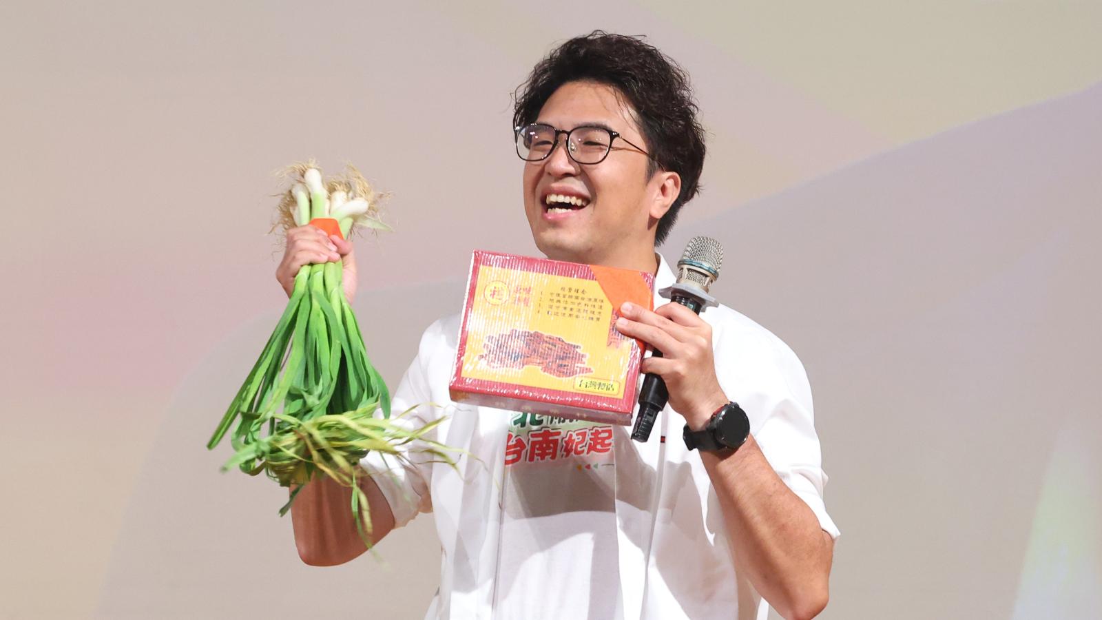 蔣萬安丟包廟方祝福甘蔗惹議 沈伯洋:市政繁忙難免疏失向神明致意即可