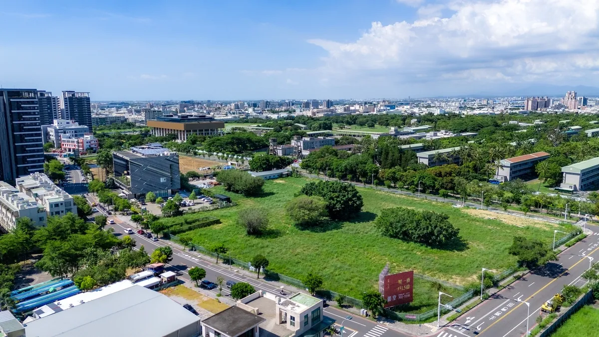 隨著砲校遷移,永康創意設計園區啟動,帶動永康城市版圖升級。面對約83公頃永康創意設計園區,和宜建設推出台南最大5685坪超大尺度國際造鎮。圖片/業者提供